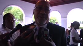 Bouterse praat over deviezenreserve en Carolinabrug