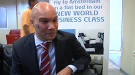 KLM Boeing 747-400 op Johan Adolf Pengel Luchthaven met omgebouwde bussines class