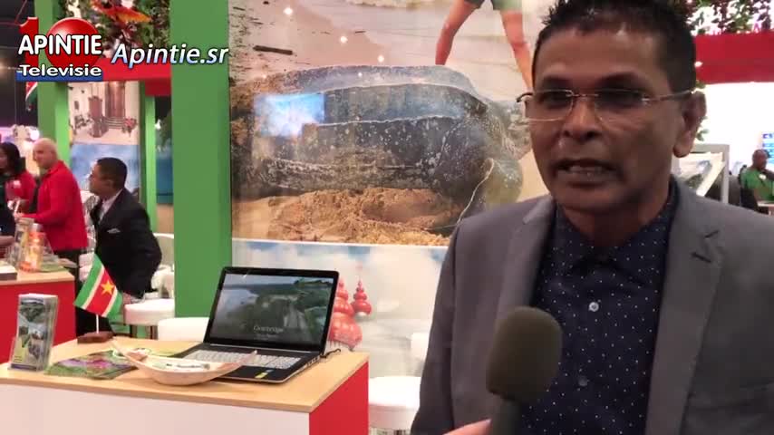 Vele bezoekers bij Surinaamse stands vakantiebeurs in Utrecht (Sam Jones Productions)