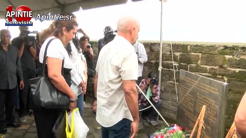 Wederom bloemenhulde bij Nationaal Monument Bastion Veere...